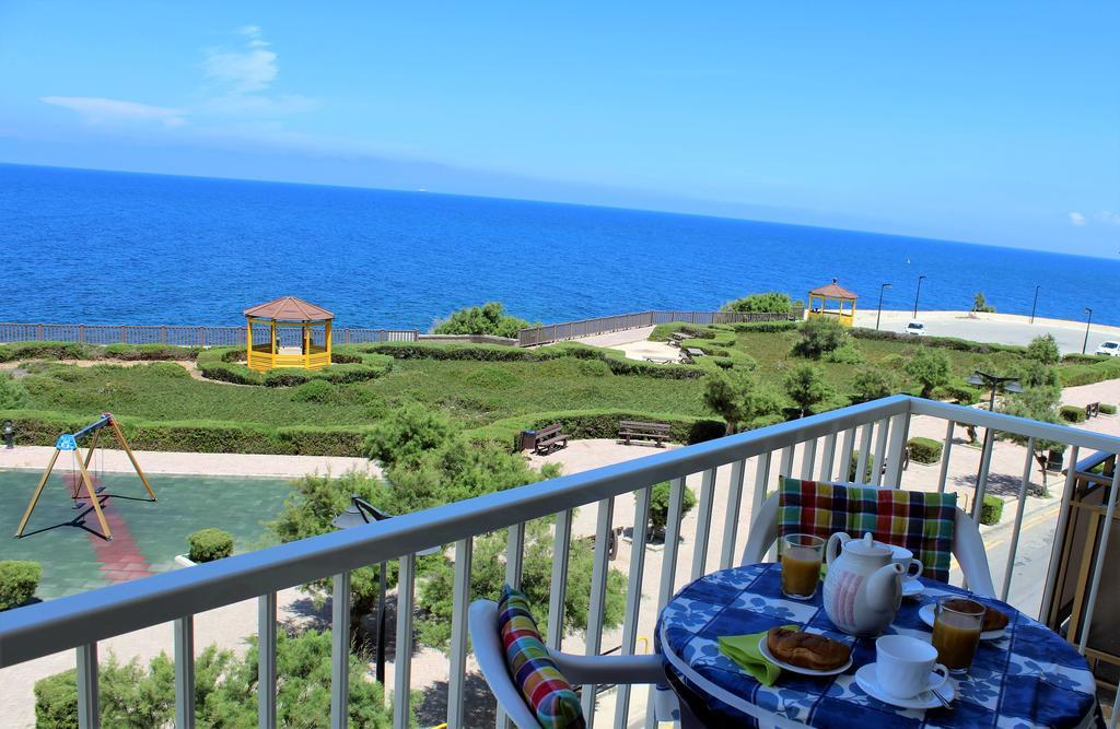 Bellavista - Comfortable Seafront Apartment With Central Heating - 3 Bedrooms, 2 Bathrooms Марсалфорн Экстерьер фото
