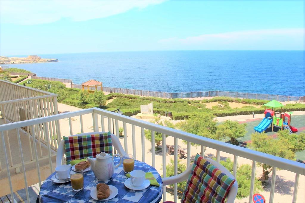 Bellavista - Comfortable Seafront Apartment With Central Heating - 3 Bedrooms, 2 Bathrooms Марсалфорн Экстерьер фото